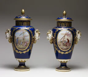 Para wazonów (miękka porcelana z farbą i złoceniem)