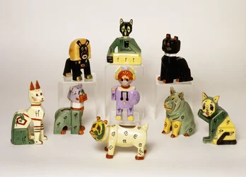 Grupa porcelanowych wazonów w kształcie stylizowanych zwierząt, XX wiek