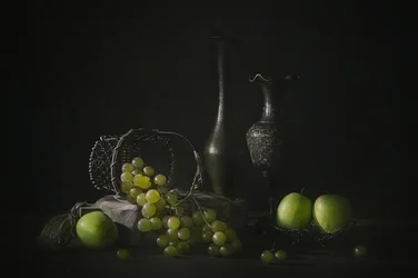 Nastrojowe winogrona i jabłka