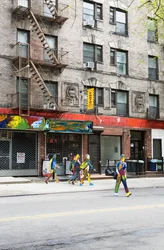 Do wynajęcia, 2019 (farba akrylowa na archiwalnym druku pigmentowym)