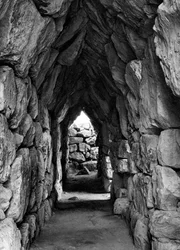 Wśród ruin Tirynth, Grecja, 1937.