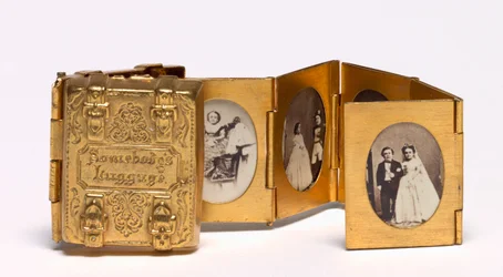 Somebodys przechowalnia Miniaturowy album ślubny Toma Thumb i Lavinia Warren, ok. 1930 r. 1863.