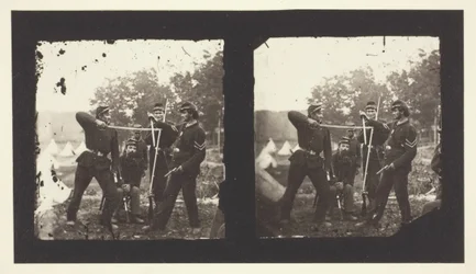 Bez tytułu [amerykańscy żołnierze pozujący z bronią], 1850-1900.