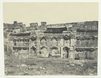 Baalbeck, Wnętrze obudowy świątyń Słońca i Jowisza, Syria, 184951, wydrukowane 1852.