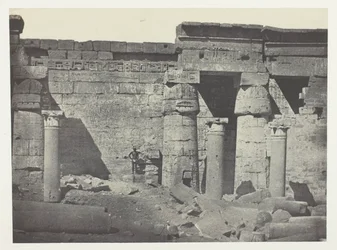 Medinet-Habou, Perystyl Pałacu Ramzesa-Méiamouna; Teby