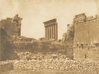 Widok ogólny ruin Baâlbek, wykonany od wschodu, wrzesień 1850 r.