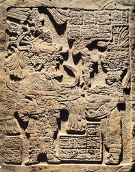 Stela przedstawiająca arcykapłana i kobietę, z Yaxchilán