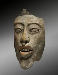 Głowa władcy z Incensario, AD 600-900 (ceramiczne z farbą)