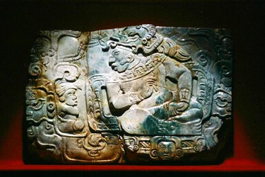 Pectoral króla i dworzanina, z Nebaj, Gwatemala, okres klasyczny (jadeit)