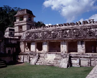 Cywilizacja przedkolumbijska: widok miejsca Palenque w Chiapas Klasyczny okres Majów
