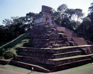 Cywilizacja przedkolumbijska: widok miejsca Palenque w Chiapas Klasyczny okres Majów