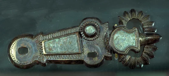 Sztuka Merowingów: klamra do paska. Paryż, Muzeum Carnavalet