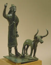 Człowiek z bykiem, z Twojego okresu Hammurabiego, ok. 1800-1600 pne (brąz)