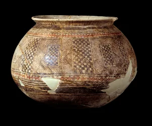 Sztuka Wschodu: Wazon z geometrycznym dekorem w stylu Halaf (terakota, około 4500 pne) Mezopotamii lub północnej Syrii. Paryż, Musee du Louvre