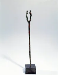 Sztuka Wschodu: przypnij głowę z dwoma postaciami. Obiekt z brązu, około 3300 - 3200 pne (okres Urik, Mezopotamia). Od Tello. Wysokość 18 cm. Paryż, Musee du Louvre
