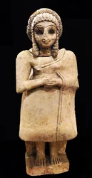 Posąg kobiety czcicielki w prostej sukni, Khafajah, Mezopotamia, około 2650-2550 p.n.e.