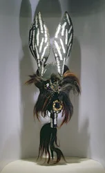 Maska kostiumowa używana przez ludy Zapoteków z regionu Oaxaca w Meksyku (media mieszane, włosy i skóra)