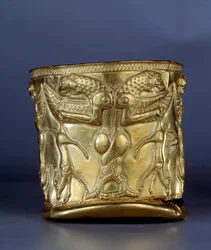 Ancient Art Oriental: Kielich Electrum przedstawiający potwora z przeplecionymi szklarniami, około 1200 pne. Z północnego Iranu. Paryż, Musee du Louvre