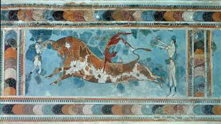 Cywilizacja minojska: „”scena taurokathapsia (lub taurokatapsii), kreteński sport polegający na skakaniu na grzbiecie byka””” Fresk z pałacu króla Minosa a Cnossos (Knossos). 1700-1400 pne. Heraklion, Muzeum Archeologiczne