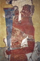Sztuka minojska. „Niosący puchar”, postać z fresku Procesja. Oryginalna rekonstrukcja z nielicznych fragmentów znalezionych przez A. Evansa na stanowisku archeologicznym w Knossos, obecnie eksponowanych w Muzeum Archeologicznym w Heraklionie. Przedstawia