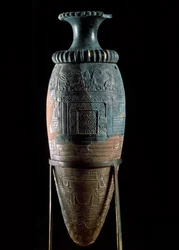 Sztuka minojska: rytón lub rython, naczynie kultowe z zielonego kamienia. Z Zakros na Krecie. Muzeum Archeologiczne w Heraklionie