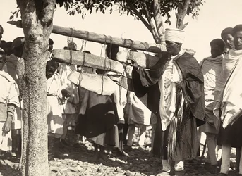 Budowanie imperium w epoce faszystowskiej: dzwony abisyńskie, 09.05.1936 (zdjęcie czarno-białe)