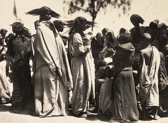 „Budowanie imperium” w epoce faszystowskiej: muzułmańskie dziewczęta, 09.05.1936 (zdjęcie czarno-białe)