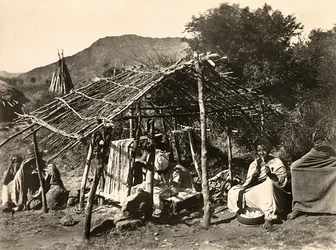 Budowanie imperium w epoce faszystowskiej: kobiety zajmujące się tkaniem, 09.05.1936 (zdjęcie czarno-białe)