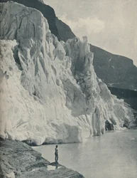 „Lodowiec spadający i jezioro Berg na najwznioślejszej górze Kanady”, c1935