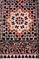 Dolna ściana dziedzińca głównego, zbudowana przez Saadytów w 1565 r. (kafelkowanie zellij) (detal z 186515 r.)