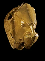 Sztuka mykeńska: złoty ryton, naczynie ceremonialne w kształcie głowy lwa, z grobu IV w Mykenach. XVI wiek p.n.e. Wymiary: 14 cm. Ateny, Narodowe Muzeum Archeologiczne