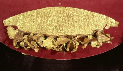 Tiara z grobu, Górny Krąg