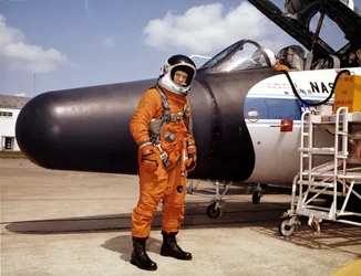 Astronauta NASA z eksperymentalnym samolotem, 1979.