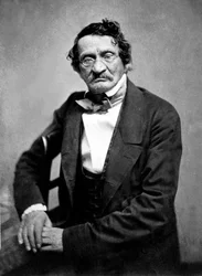 węgierski rysownik Moses Saphir sfotografowany przez Nadara, ok. 1857 r.