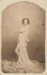 [Drapowany stojący akt], 1856-59