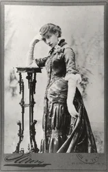 Portret Sarah Bernhardt (1844-1923) wykonany w Stanach Zjednoczonych (zdjęcie czarno-białe)