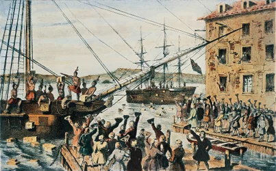 Boston Tea Party, angielskie skrzynie z herbatą wyrzucone za burtę w porcie bostońskim przez kolonistów, 16 grudnia