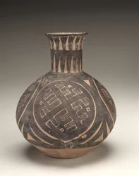 Urna, prowincja Gansu, ok. 2000 pne (ceramika)