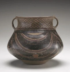 Urna, prowincja Gansu, ok. 2000 pne (ceramika)