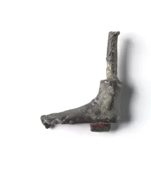 Brązowy wierzchołek z „Pakietu Shawabty”: Stopa, późna dynastia z końca XVIII do XIX, c.1336-1256 pne (brąz)