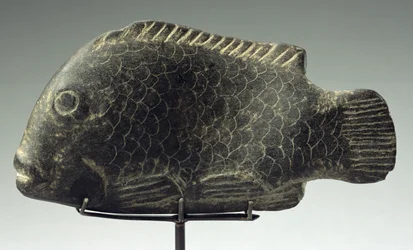 Ryba, 1540-1069 pne (twardy czarny kamień)