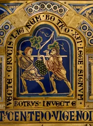 Ołtarz Verdun wykonany w złocie i emalii przez Nicolasa de Verdun (ok.1130/50-1205): sceny ze Starego i Nowego Testamentu: szczegół przedstawiający powrót Josue i Kaleba z ogromną kiścią winogron z ziemi Kanaan (obiecana Grunt). XII w. Klostern