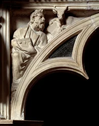 Sztuka gotycka: św. Łukasz Ewangelista, fragment łuków marmurowej ambony