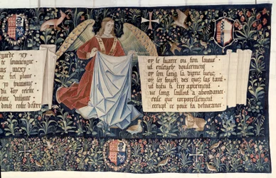 Powieszenie Objawienia (1373-1383), aniołowie niosący narzędzia Męki Pańskiej. Gobelin autorstwa Nicolasa Bataille