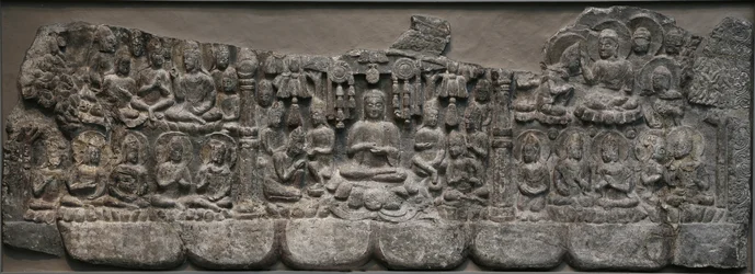 Rzeźba ścienna: Niebiańskie zgromadzenia buddów i bodhisattwów, Handan, prowincja Hebei, 550-577 (wapień ze śladami pigmentu)