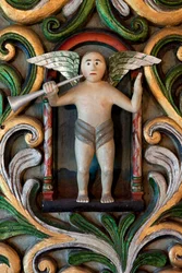 Anioł z trąbką, fragment ołtarza, kościół Mo I Rana