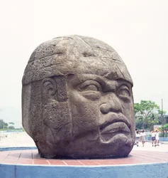 Kolosalna Głowa z San Lorenzo, Veracruz, Meksyk, przedklasyczna (bazalt)