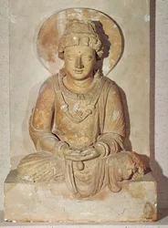 Budda siedzący w medytacji, z Ganhary, styl grecko-buddyjski, I-IV w.