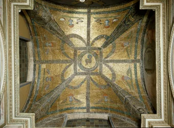 Mozaiki z V wieku, pośrodku baranek. Sklepienie kaplicy św. Jana Chrzciciela. Jana Ewangelisty wewnątrz paleochreckiego baptysterium San Giovanni in Laterano (św. Jana Ewangelisty), zbudowanego około 440 r. Rzym