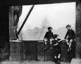 Bankside, wokół Blackfriars Bridge, Londyn, 1926-1927.